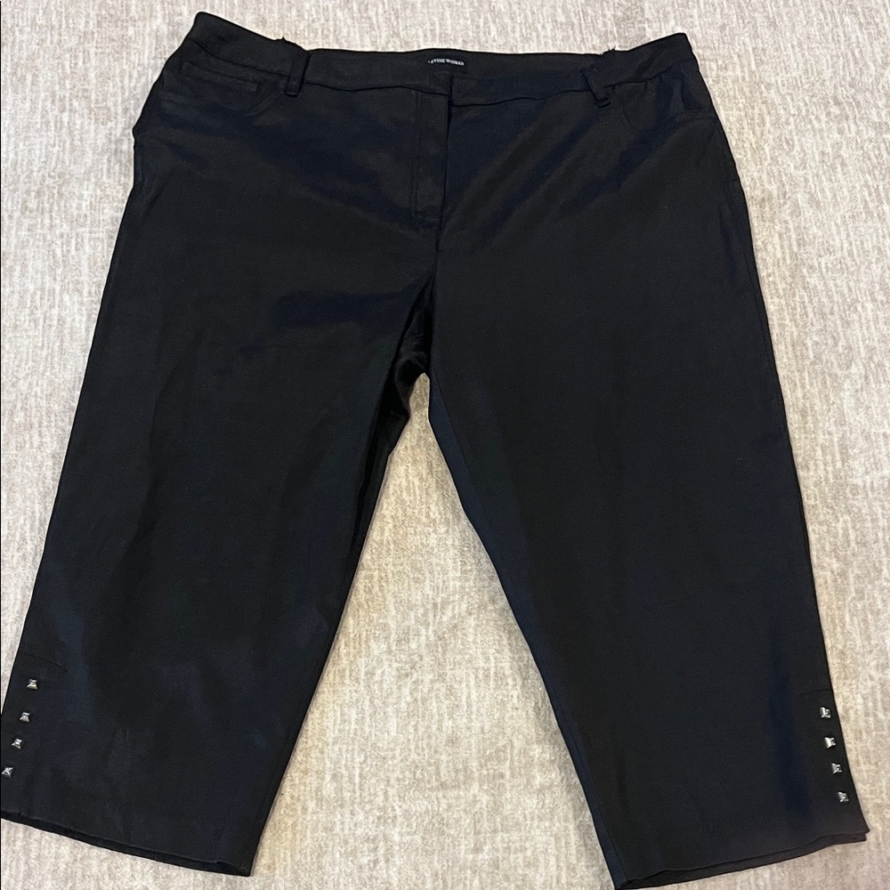 Larry Levine Black Women's Capri Pants- Size 20W